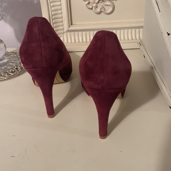 New Violet & Red Suede pumps
Color burgundy
Size 7 - Picture 6 of 9